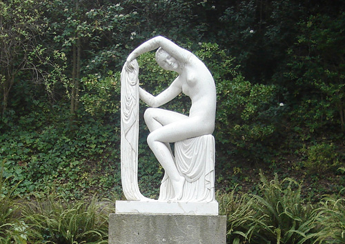 Jaume Ortero's Estival (Summery, 1929), makes a visit to these gardens worthwhile just to experience the harmony of this piece within its surroundings 