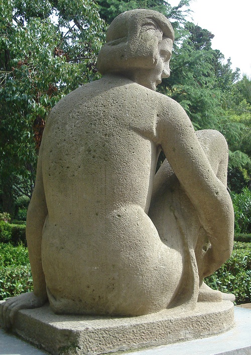 Repós (Rest, 1925) by Josep Viladomat, carved in rough stone that well suits her heavy repose