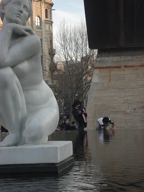 The Goddess by Josep Clarà i Ayat links Subirachs’ piece to the collection of sculptures you can see installed around Plaça Catalunya