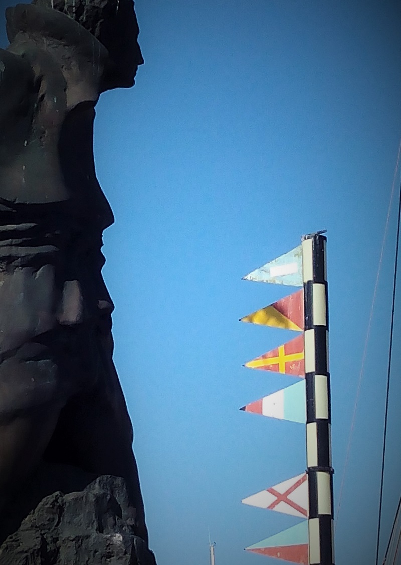 The sea was a huge influence in Salvat-Papasseit’s life. After his father’s death, he was interned in a naval orphanage