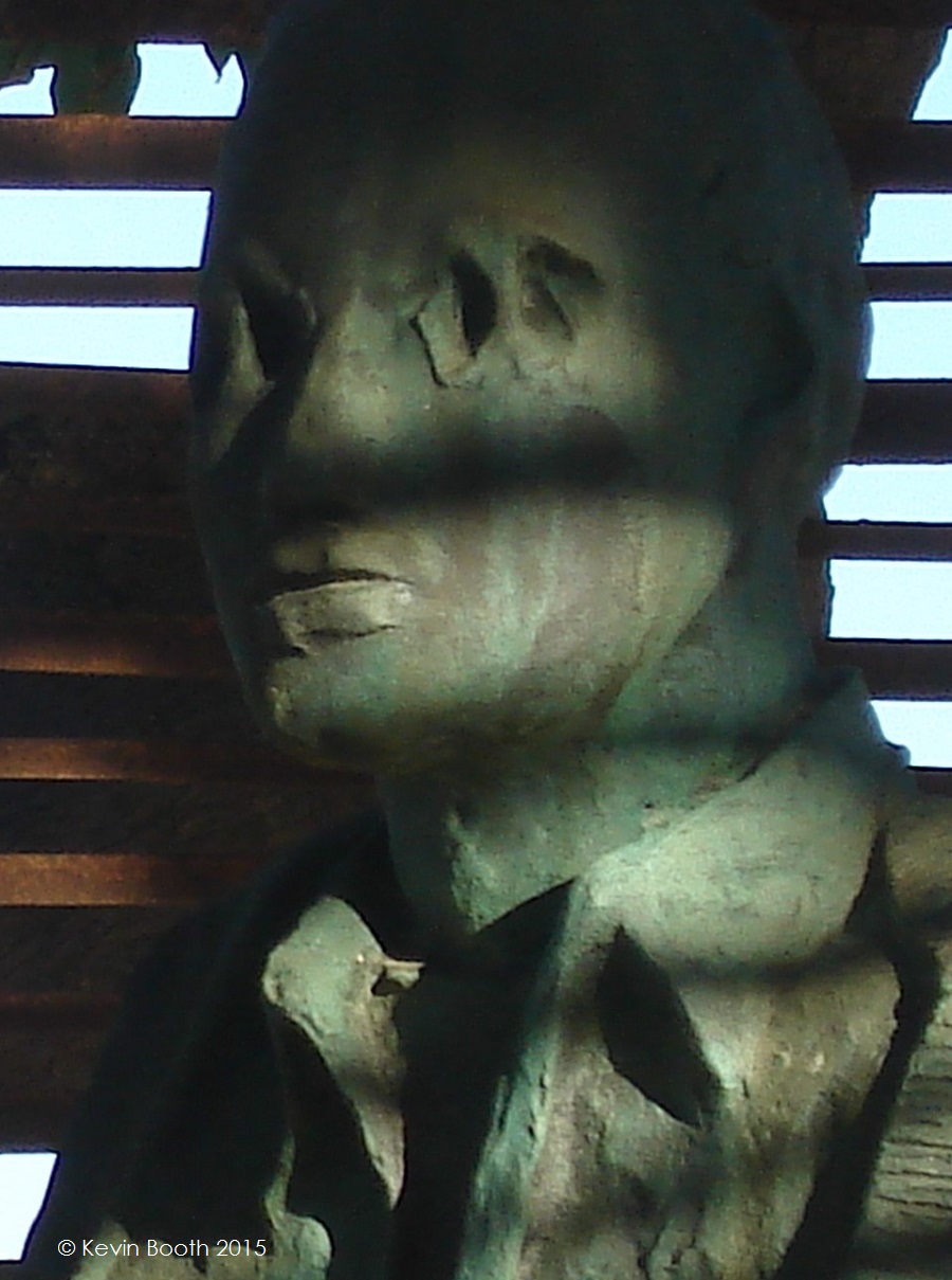 Though schooled from fourteen to seventeen by one of Madrid's foremost art critics, Juan Muñoz produced no sculpture of his own until the age of twenty-seven. His earliest works were surprisingly mature