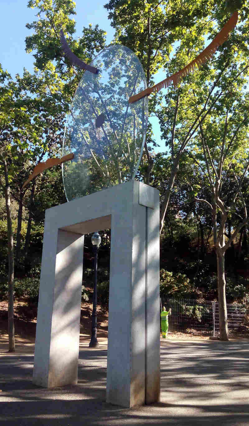 The sculpture stakes a claim on its setting, defining as a symbolic crossing of paths what otherwise might be just a transitive space